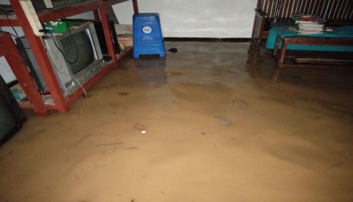 ROWOKELE DIKEPUNG BANJIR 02