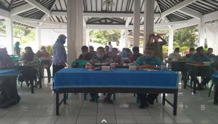 MUSYAWARAH DESA PENETAPAN PERUBAHAN KE 4  APBDESA  ROWOKELE TAHUN 2020 DAN MUSYAWARAH DESA KHUSUS PENETAPAN CALON PENERIMA BLT-DD TAHAP 3 02