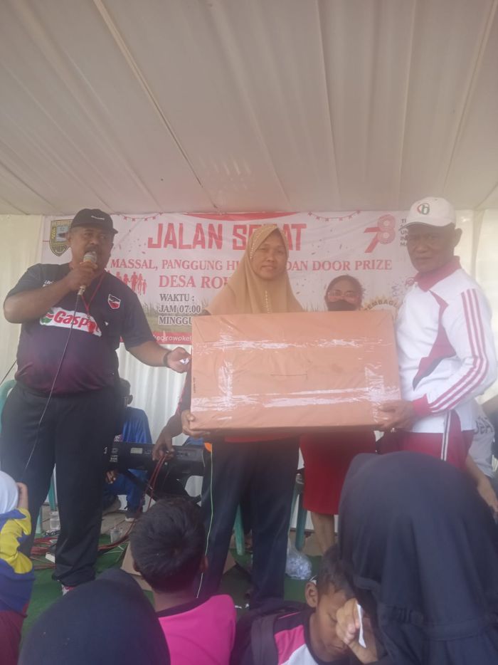 PEMENANG UNDIAN DOORPRIZE UTAMA JALAN SEHAT DESA ROWOKELE 02