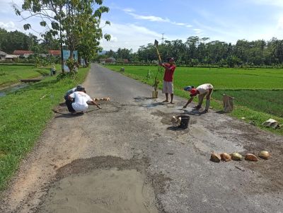 BHAKTI SOSIAL PENAMBALAN JALAN